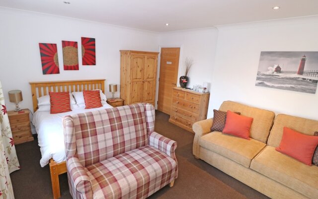 The Waves Bar Cafe B and B Hotel