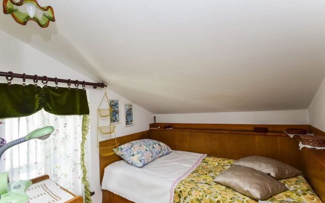Holiday House Mira