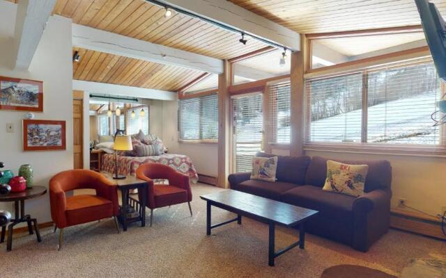 Laurelwood Condominiums Studio Premier Unit 415