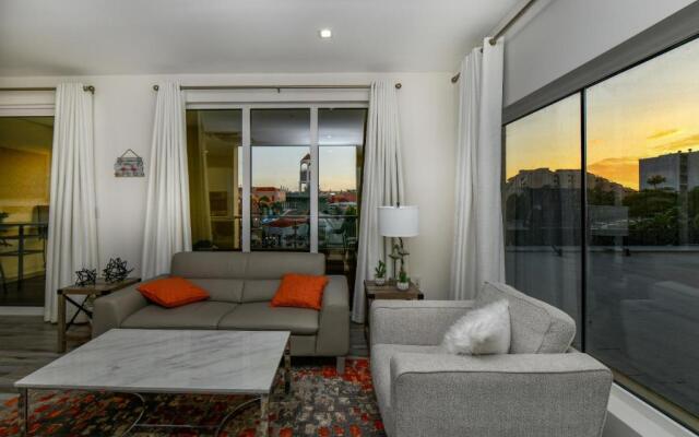 Luxury 2-bedroom Condo Right on the Strip in Palm Beach