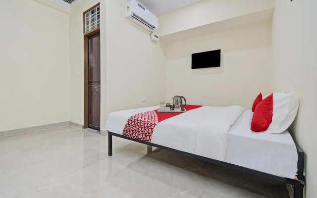 OYO Flagship 70066 Hotel Green Apple