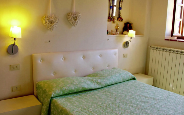 Holiday Home in Tuscany With Pool & Garden