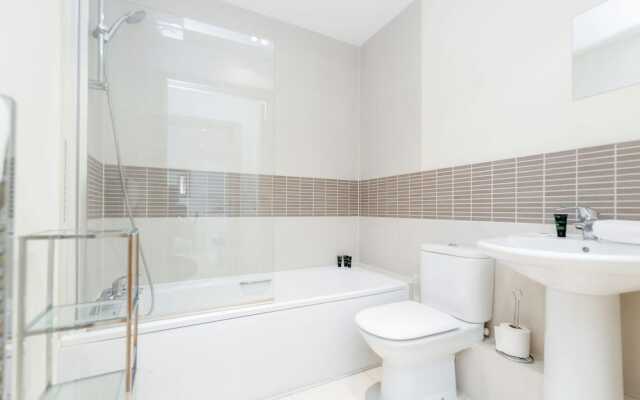 Roomspace Apartments -Westnye House