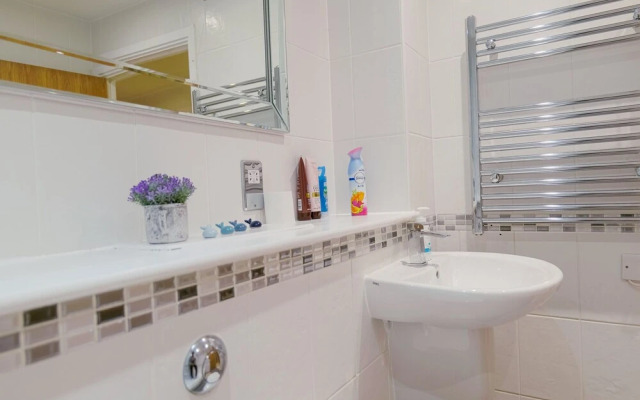 Stunning Holiday Stay With Free Gym and Parking