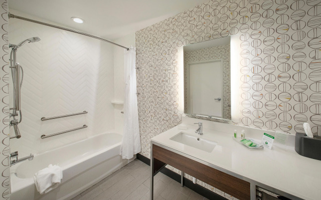 Holiday Inn & Suites Decatur-Forsyth by IHG