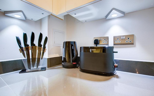 Hybrid Resi Greenwich