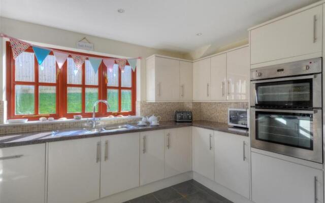 28 Barnes Meadow