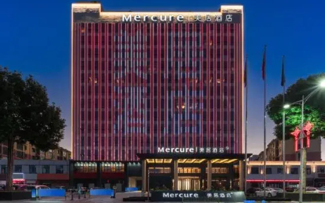 Mercure Hotel Xinyang Baopeng Square