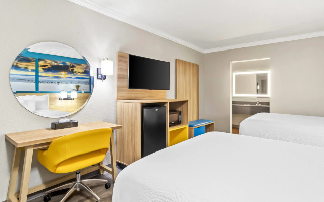 Days Inn by Wyndham Houston East