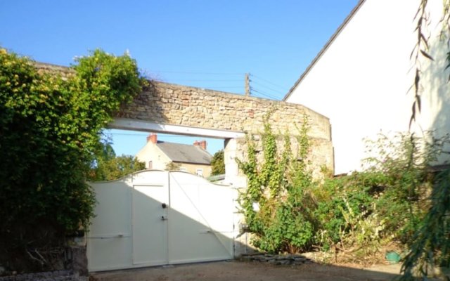 House With 3 Bedrooms in Montluçon, With Enclosed Garden and Wifi