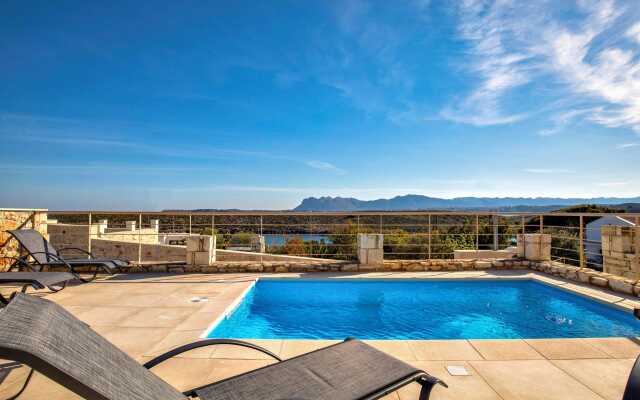 Vagioni Seaside Villa