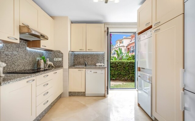 YOLO Spaces – Sotogrande  Puerto Boutique Apartment