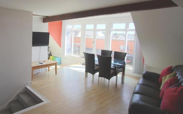 Stunning Central Exeter Apartment with balcony and fantastic view