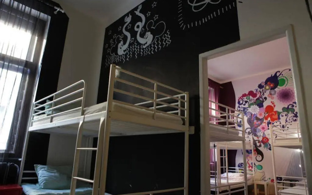 Art Hole Hostel