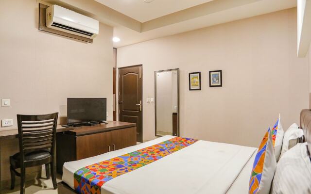 FabHotel Pine Tree