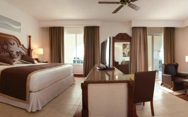 Отель Riu Flamingos