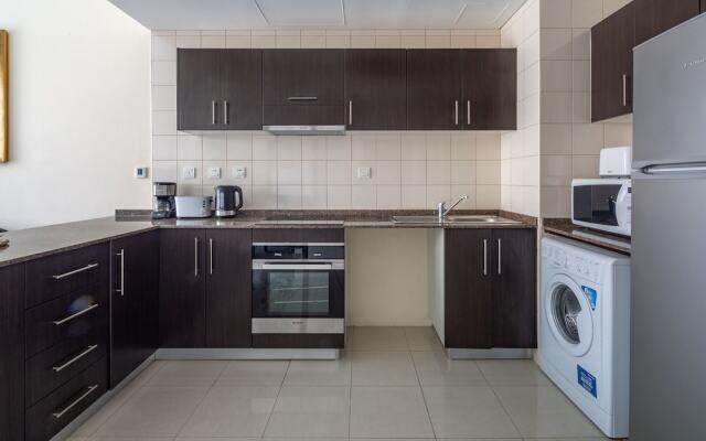 Astonishing 1BR Apt With Amazing Marina Views