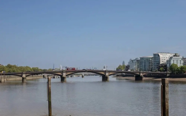 Cheyne Walk Houseboat by Onefinestay