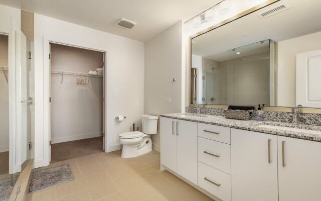 Louisville's Triple Crown Condo by Cozysuites