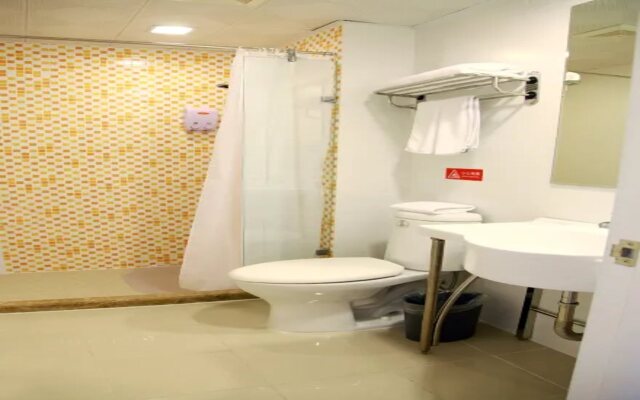 Home Inn (Chaohu Chaohu Middle Road Erjie)