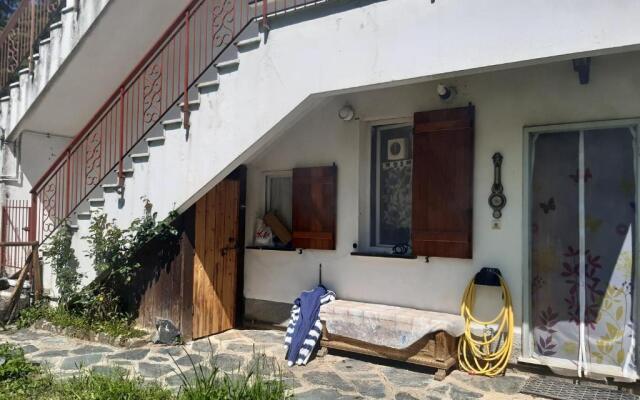 Appartamento rustico in collina con ampio giardino
