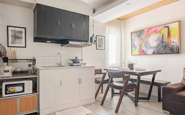 L1 Twin Bed Staycation in Bonifacio Global City