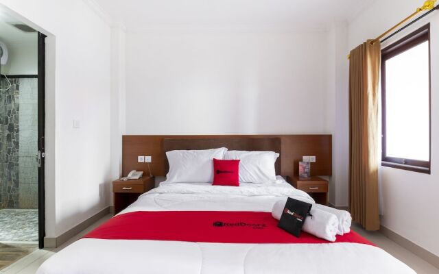 RedDoorz near Art Centre Bali