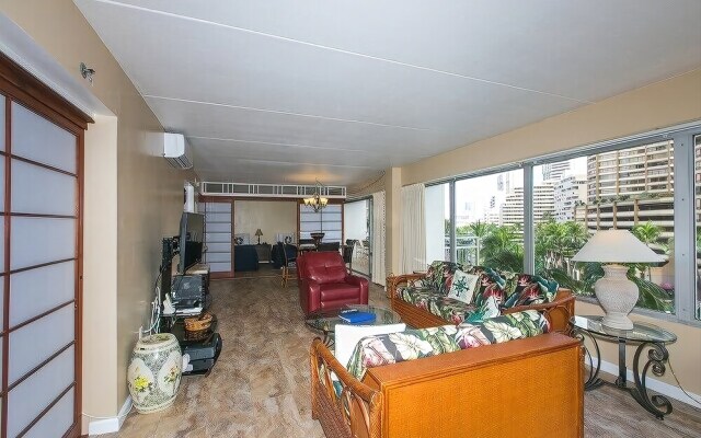 Fully Furnished Ilikai Tower 525 Condo With Free Wifi, Near Best Waikiki Beaches! by RedAwning