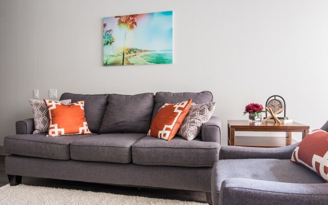 Uptown Downtown City View 1 BR Apt by Frontdesk