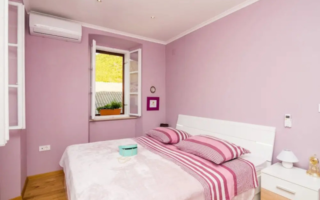 Villa Nives - Three-bedroom Villa With Terrace and Sea View