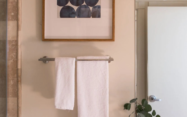 Intimate 1BR in C.B.D. by Sonder