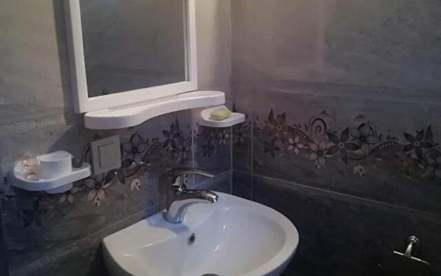 Nikoloz Guesthouse