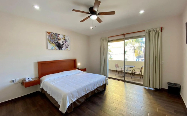 La Lola Hotel & Suites