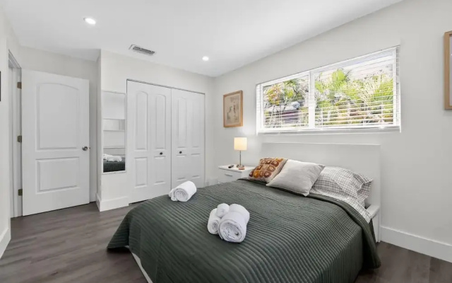 3-BDR Guitar House, Walk to Casino, located close to EVERYTHING