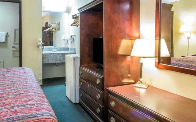 Econo Lodge South