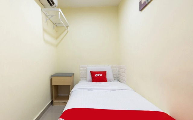 OYO 89717 Budget Star Hotel