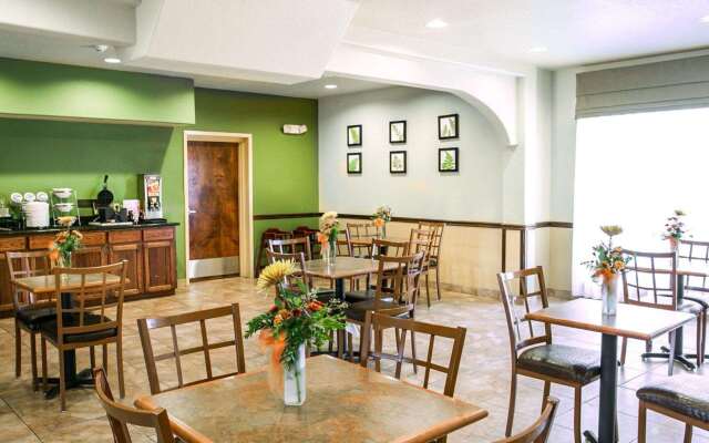 Sleep Inn & Suites Gonzales near Palmetto State Park