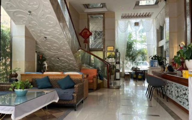Pu'er Plum Lakeside Hotel