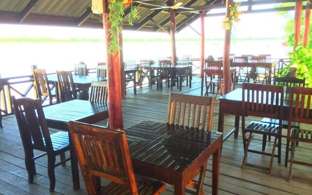 Rattana Riverside Guesthouse