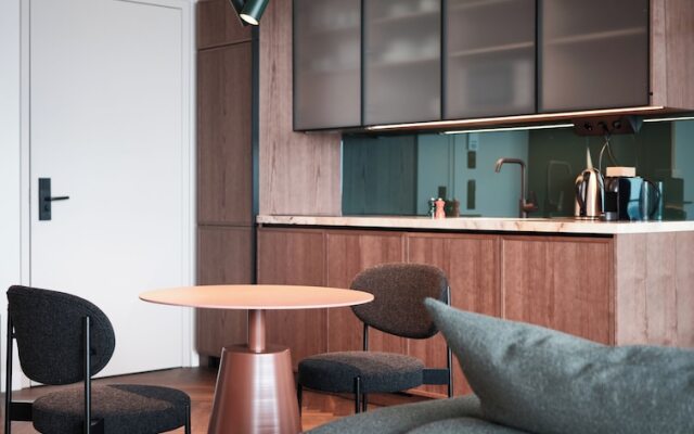 The Zipper Hotel & Apartments