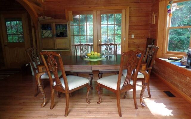 Creekside Paradise Bed and Breakfast