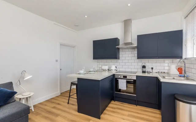 Hazelgrove Apartment | By Huluki Sussex Stays