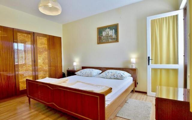 Ivans - With Parking - A2