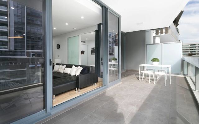 Chic CBD Pad + Pool + Gym + Sauna + Parking