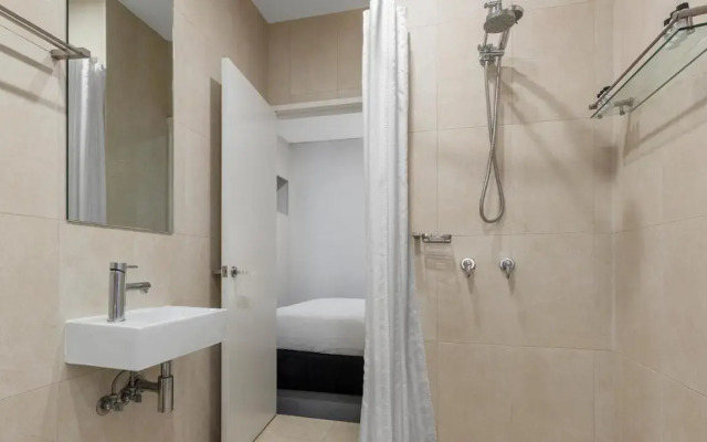 Oaks Melbourne on Collins Suites