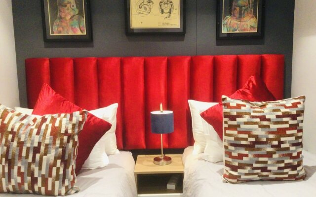 Urban Elephant 16 on Bree