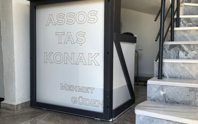 Assos taş konak