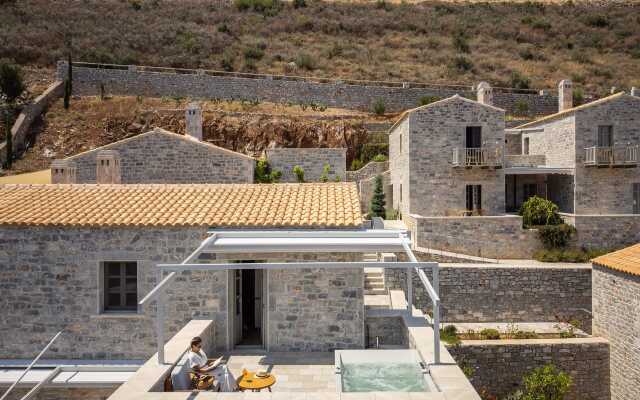 Trapela Limeni Luxury Suites