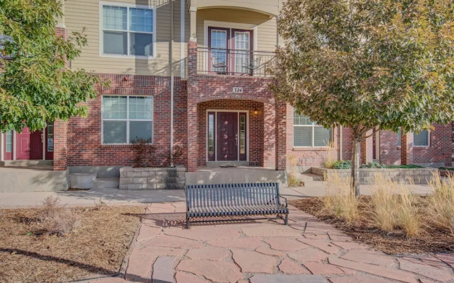 Urban Practicality! 3 Beds, Patios & Dog Friendly