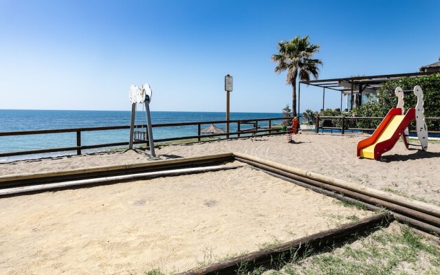 Almirante 903 JUST ON THE BEACH